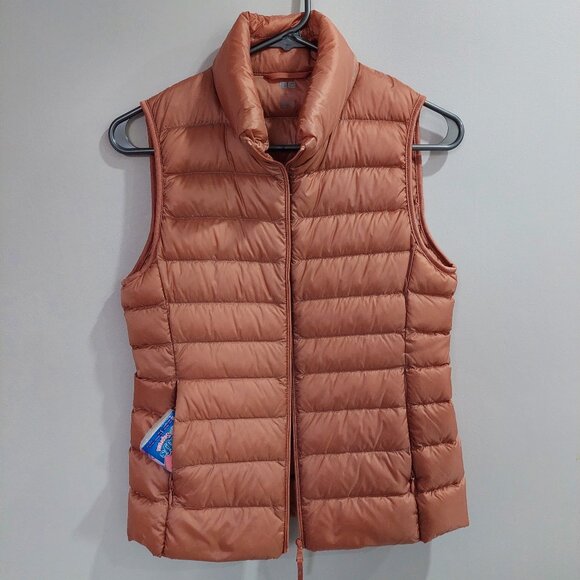 Uniqlo Women's Ultra Light Down Puffer Vest  Dark Pink Full Zip, Small S - Picture 1 of 10